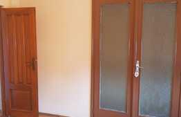 Casă individuală, 3 camere, 385 mp teren, zona Centrala