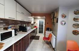 Casă individuală, recent renovată, 193 mp utili, teren 230 mp, zona Metro