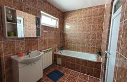 Casa de 5 camere, 200 mp, teren 425 mp, zona Nufărul!