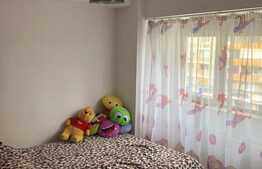 Apartament de 3 camere, decomandat, etaj intermediar, zona Nufarul