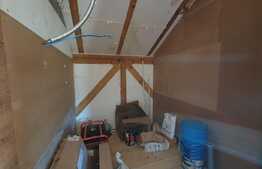 Casă de 100 mp, teren 164 mp, curte individuală, zona Plastor