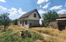 Casă de 5 camere, 210 mp, teren 821 mp, în Episcopia Bihorului