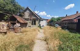 Casă de 5 camere, 210 mp, teren 821 mp, în Episcopia Bihorului