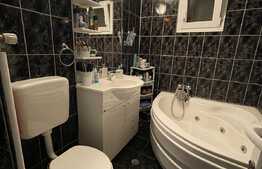 Apartament de 3 camere, 67 mp, 2 parcari, zona Salca