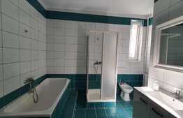 Casă de 8 camere, 420 mp, teren 450 mp, zona Spitalul Judetean