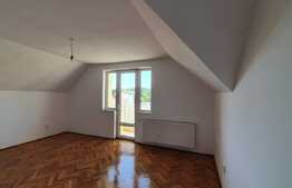 Casă de 8 camere, 420 mp, teren 450 mp, zona Spitalul Judetean