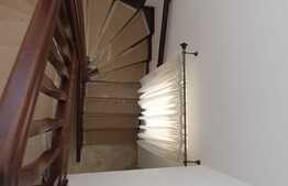 Casă de 8 camere, 420 mp, teren 450 mp, zona Spitalul Judetean