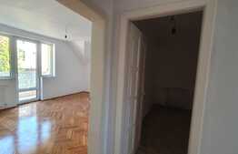 Casă de 8 camere, 420 mp, teren 450 mp, zona Spitalul Judetean