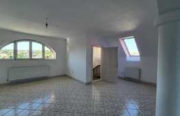 Casă de 8 camere, 420 mp, teren 450 mp, zona Spitalul Judetean