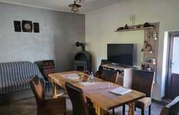 Casa 3 camere, anexe, gradina, în  Hotar la 34 km de Oradea