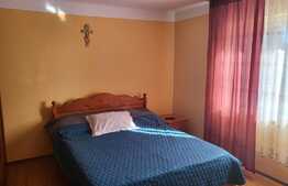 Casa 3 camere, anexe, gradina, în  Hotar la 34 km de Oradea