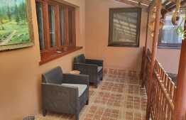 Casa 3 camere, anexe, gradina, în  Hotar la 34 km de Oradea