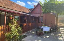 Casa 3 camere, anexe, gradina, în  Hotar la 34 km de Oradea