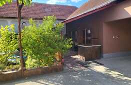 Casa 3 camere, anexe, gradina, în  Hotar la 34 km de Oradea