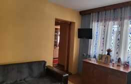 Casa 3 camere, anexe, gradina, în  Hotar la 34 km de Oradea