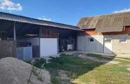 Casa 3 camere, anexe, gradina, în  Hotar la 34 km de Oradea