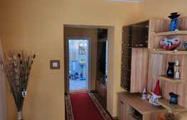 Casa 3 camere, anexe, gradina, în  Hotar la 34 km de Oradea