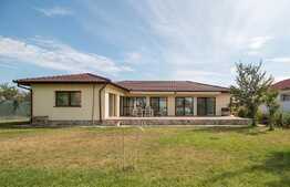 Casă de 3 dormitoare, 158 mp, teren 930 mp, terasa, în Nufărul