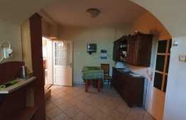 Casă individuală 4 camere, 200mp, teren 340mp, zona intersectiei str. Izvorului-Calea Bihorului