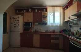 Casă individuală 4 camere, 200mp, teren 340mp, zona intersectiei str. Izvorului-Calea Bihorului