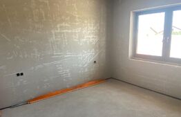 Casa noua, 148 mp, 501 mp teren, strada privata în Santandrei