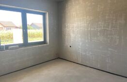 Casa noua, 148 mp, 501 mp teren, strada privata în Santandrei