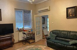 Casa formată din 3 apartamente, 794 mp teren, curte privata, zona Centrală