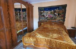 Casă de două dormitoare, curte 130 mp, zona Centrala 