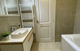 Apartament 3 camere, 76 mp, semidecomandat, zona Universitatii