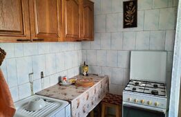 Apartament 2 camere, etaj intermediar, balcon, zona Trivale