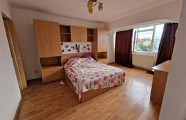Apartament cu 3 camere, 75 mp, Prundu