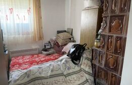 Casa 50 mp, 2.200 mp teren intravilan, zona Hintesti