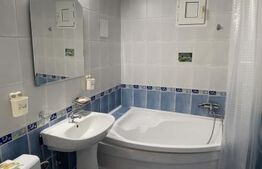 Apartament cu 3 camere, 75 mp, zona Centrala