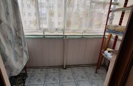 Apartament 3 camere, semidecomandat, 50 mp, zona Malu Rosu