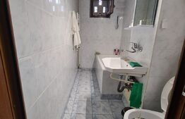 Apartament 3 camere, semidecomandat, 50 mp, zona Malu Rosu