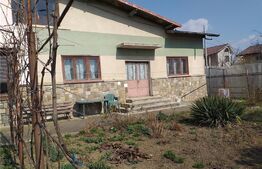 Proprietate cu doua imobile, 225 mp utili, teren cu 800 mp, Nord