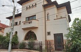 Vila cu 11 camere, 450 mp utili, teren cu 620 mp