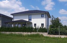 Casa cu 4 camere, 240 mp utili, teren cu 469 mp, Blejoi