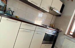 Apartament cu 3 camere, decomandat in zona 9 Mai 