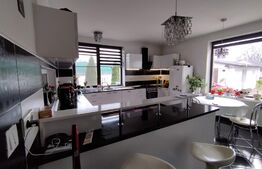 Casa individuala cu piscina, 300mp, teren 2000mp, Romanesti