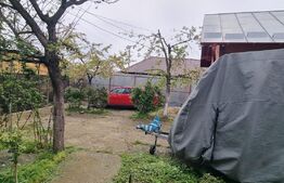 Doua case individuale, suprafata totala 180 mp, in aceeasi curte, teren 900 mp, Ploiestiori