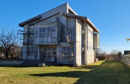 Casa individuala la rosu 7 camere, 1000 mp, teren 3000 mp, Baicoi 