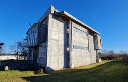 Casa individuala la rosu 7 camere, 1000 mp, teren 3000 mp, Baicoi 