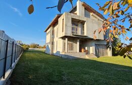 Casa individuala la rosu 7 camere, 1000 mp, teren 3000 mp, Baicoi 