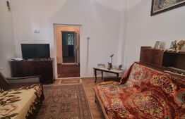 Casa formata din 2 corpuri alaturate, 5 camere, 125 mp, teren 400 mp