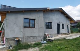 Casă 3 camere, 90 mp, teren 611 mp,  Paulești