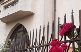 Vila cu 11 camere, 450 mp, teren cu 620 mp, 2 locuri de parcare cu garaj