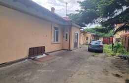 Casa formata din 2 corpuri alaturate, 5 camere, 125 mp, teren 400 mp