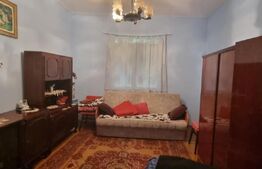 Casa formata din 2 corpuri alaturate, 5 camere, 125 mp, teren 400 mp