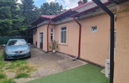 Casa formata din 2 corpuri alaturate, 5 camere, 125 mp, teren 400 mp